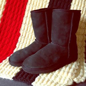 Classic black Uggs